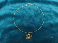 Minimalist Gold Wire Lotus Pendant Necklace – Lotus Bloom Choker
