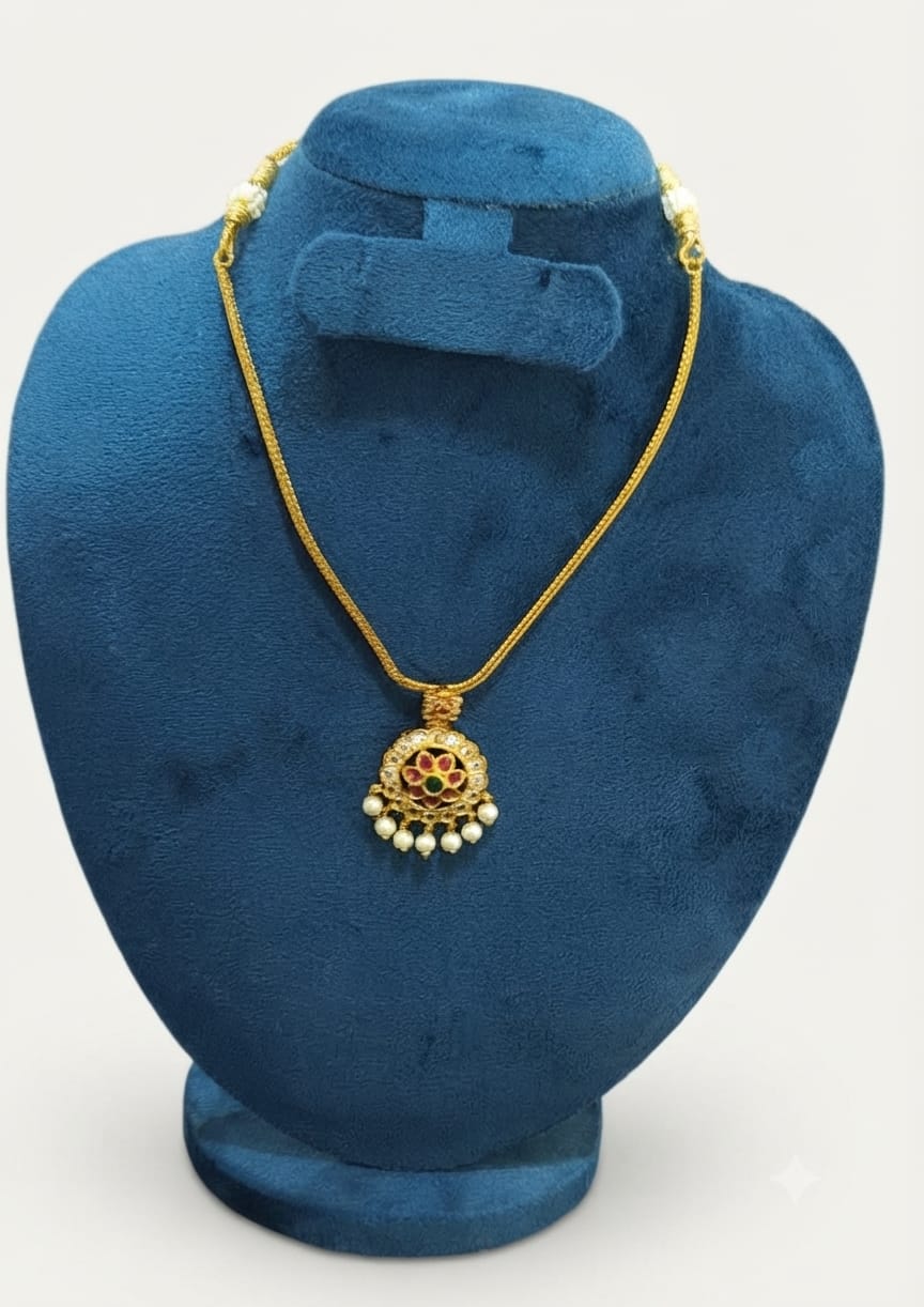Antique Gold Floral Kemp & Pearl Drop Short Pendant Chain Set