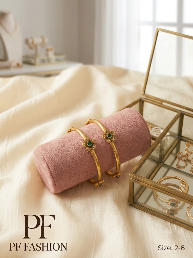 PF Fashion Delicate Floral Motif Gold-Plated Bangle Set with Emerald Stones